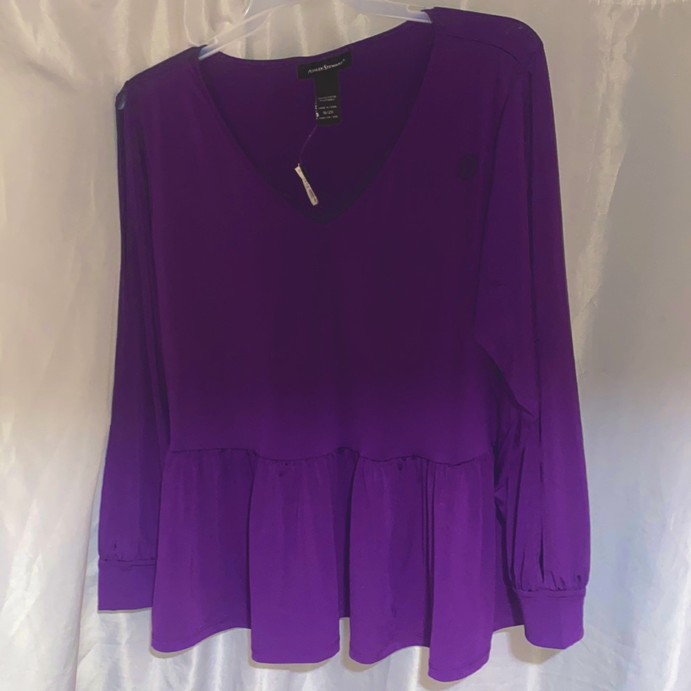 Woman’s shirt size 18/20
